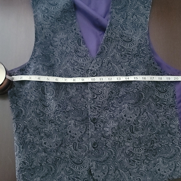 Vest - Picture 5 of 9